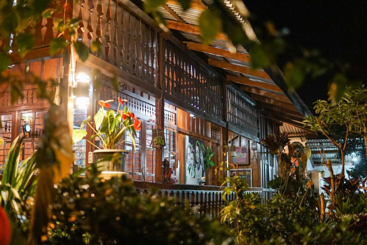 Rumah Kayu Sulawesi Antique Bedugul  Exterior photo