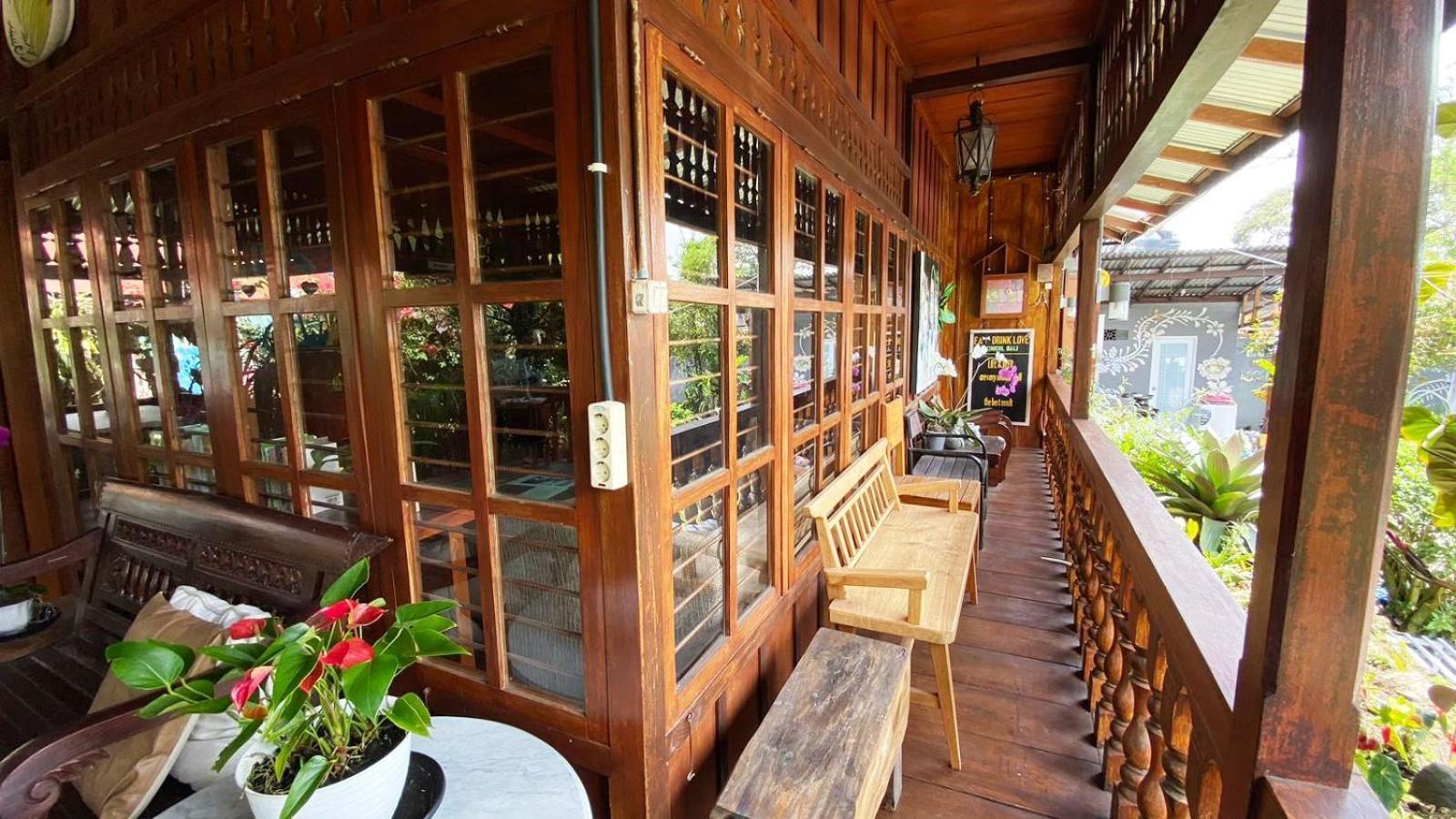 Rumah Kayu Sulawesi Antique Bedugul  Exterior photo